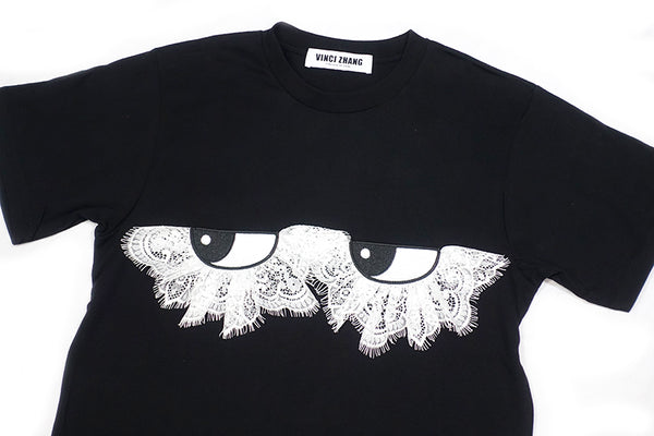 T-SHIRT WITH A FUNNY EXPRESSION WITH LACE EYELASHES