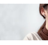 WHITE GOLD/ 18K GOLD CURVED CHIC EARRINGS